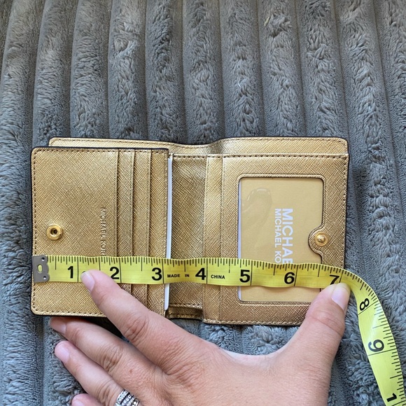 NWT Michael Kors gold wallet - Picture 4 of 12